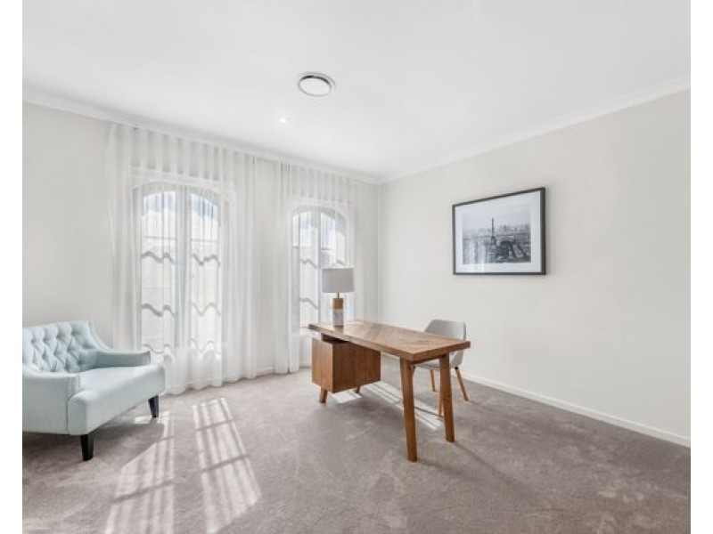 8821 The Point Circuit, Hope Island QLD 4212