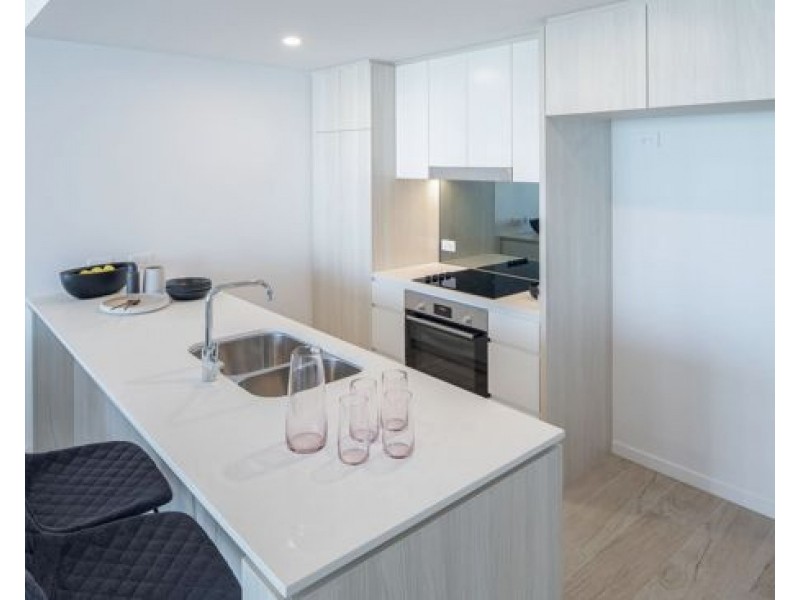 506/266 Stanhill Drive, Chevron Island QLD 4217