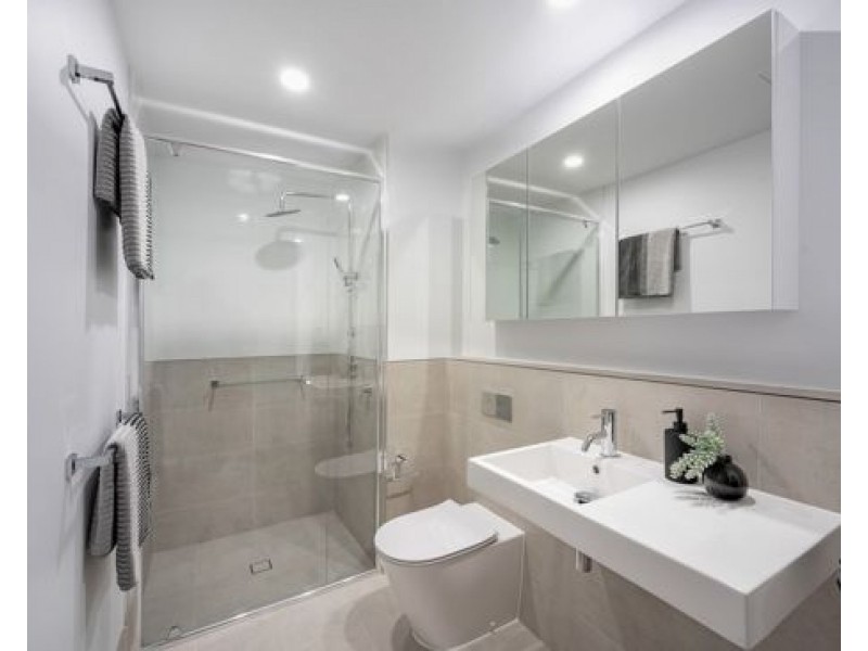 506/266 Stanhill Drive, Chevron Island QLD 4217