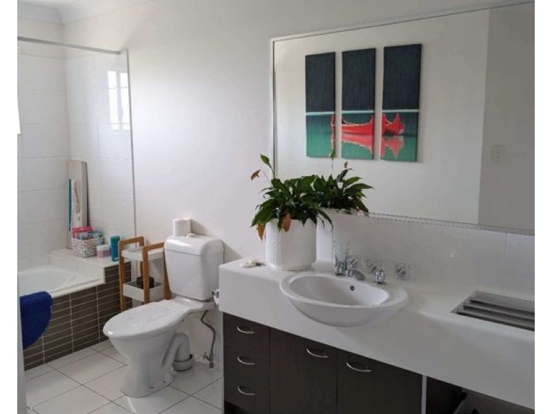 23/131 McAuley Parade, Pacific Pines QLD 4211