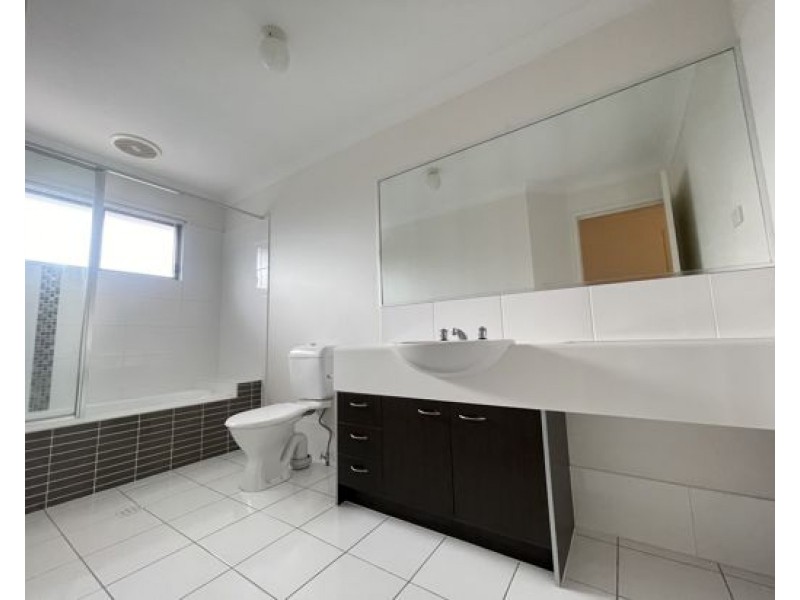 23/131 McAuley Parade, Pacific Pines QLD 4211