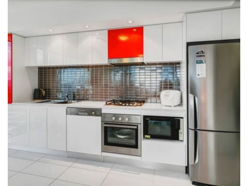 33205/9 Lawson Street, Southport QLD 4215