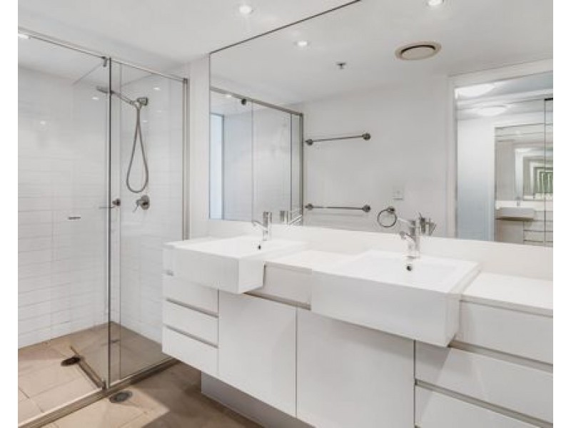 33205/9 Lawson Street, Southport QLD 4215