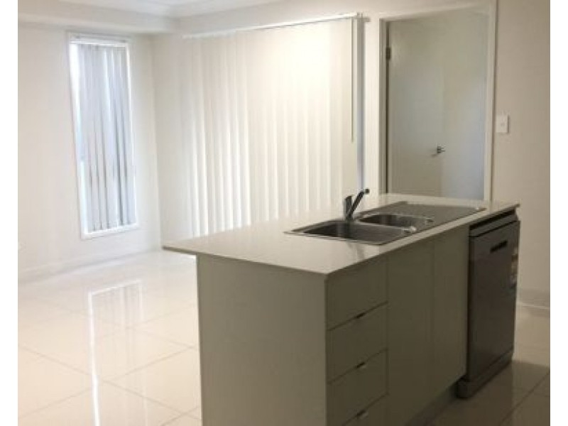 1/16 Dorchester Close, Pimpama QLD 4209