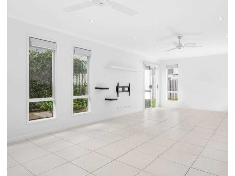 3 Watarrka Ave, Fitzgibbon QLD 4018