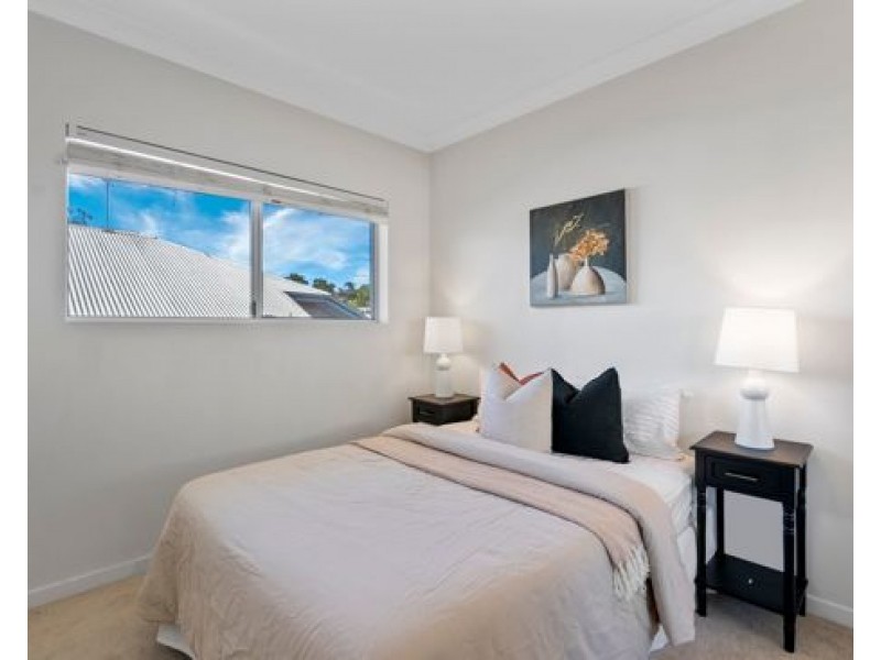 8 /63 Sisley Street, St Lucia QLD 4067