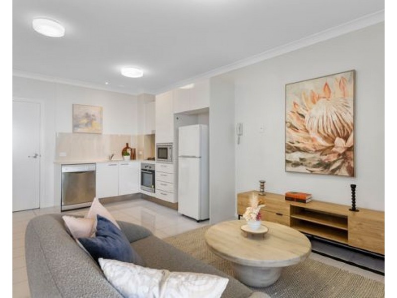 8 /63 Sisley Street, St Lucia QLD 4067