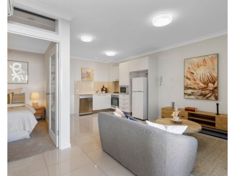 8 /63 Sisley Street, St Lucia QLD 4067