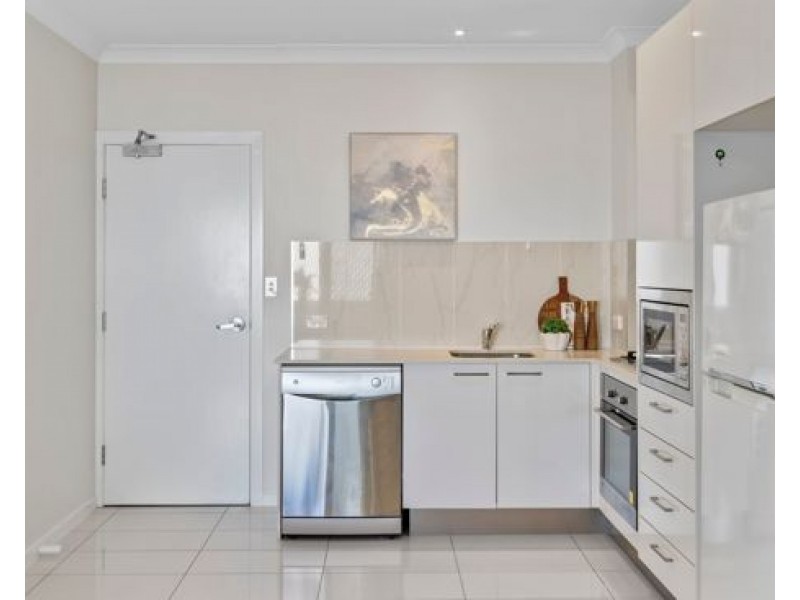 8 /63 Sisley Street, St Lucia QLD 4067