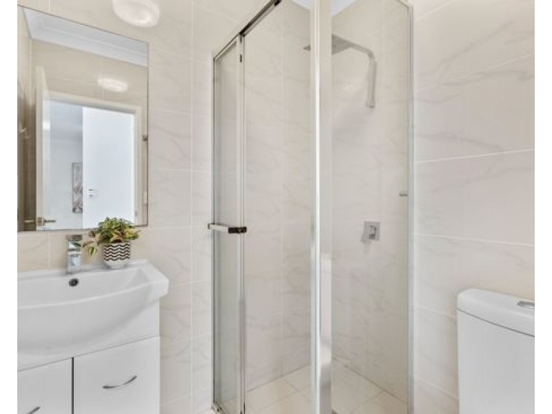 8 /63 Sisley Street, St Lucia QLD 4067