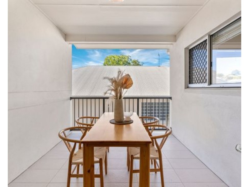 8 /63 Sisley Street, St Lucia QLD 4067