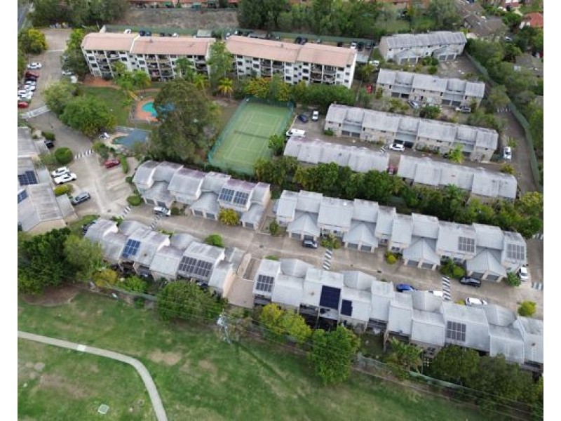 18/42 Murev way, Carrara QLD 4211