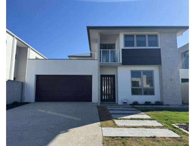 9212 Peter Senior Drive, Hope Island QLD 4212