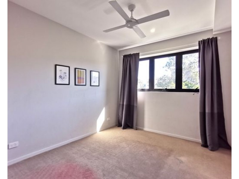 202/3 Grout Street, Macgregor QLD 4109