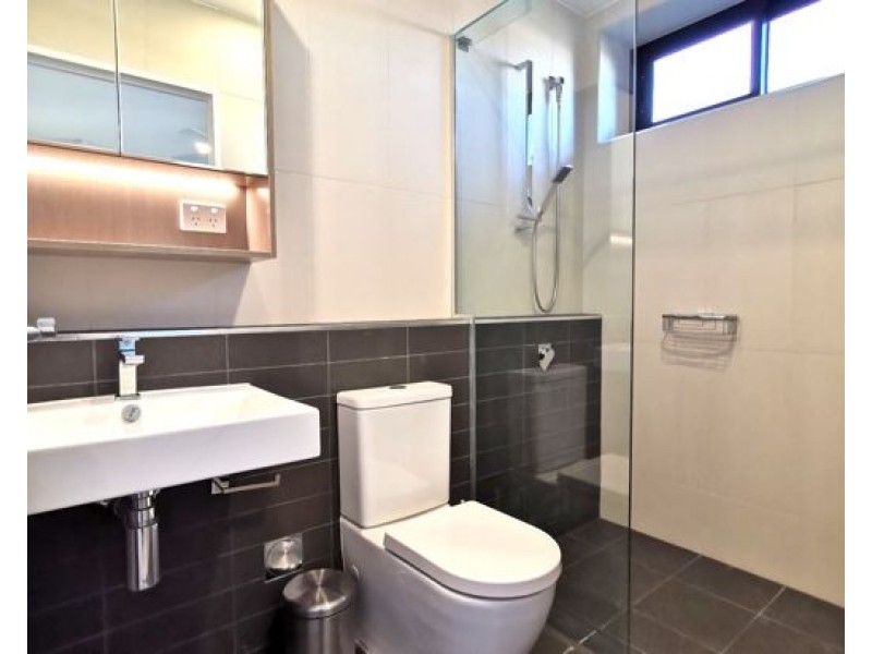 202/3 Grout Street, Macgregor QLD 4109
