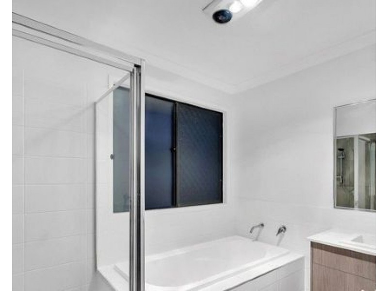 5 Silvertop Cresent, Spring Mountain QLD 4124