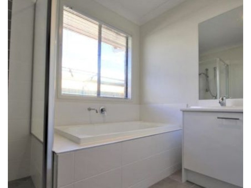 9 Coughlin Street, Silkstone QLD 4304