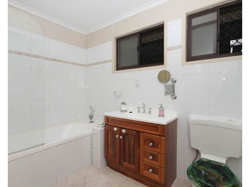 369 Mount Gravatt Capalaba Rd, Wishart QLD 4122