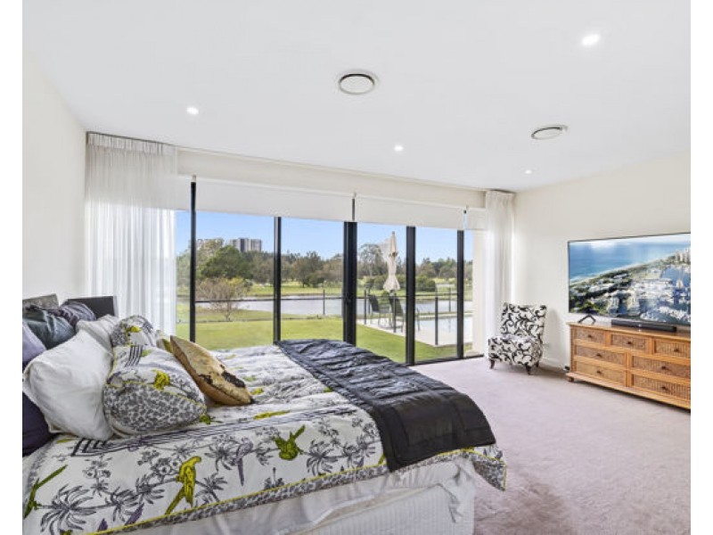6 The Dress Circle, Benowa QLD 4217