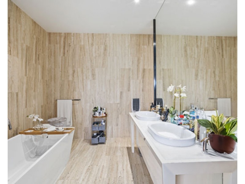 6 The Dress Circle, Benowa QLD 4217