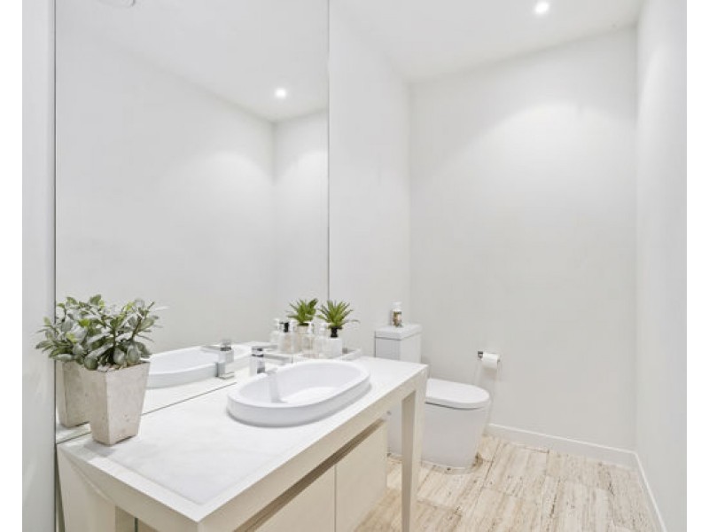 6 The Dress Circle, Benowa QLD 4217