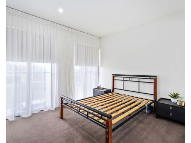 6 The Dress Circle, Benowa QLD 4217