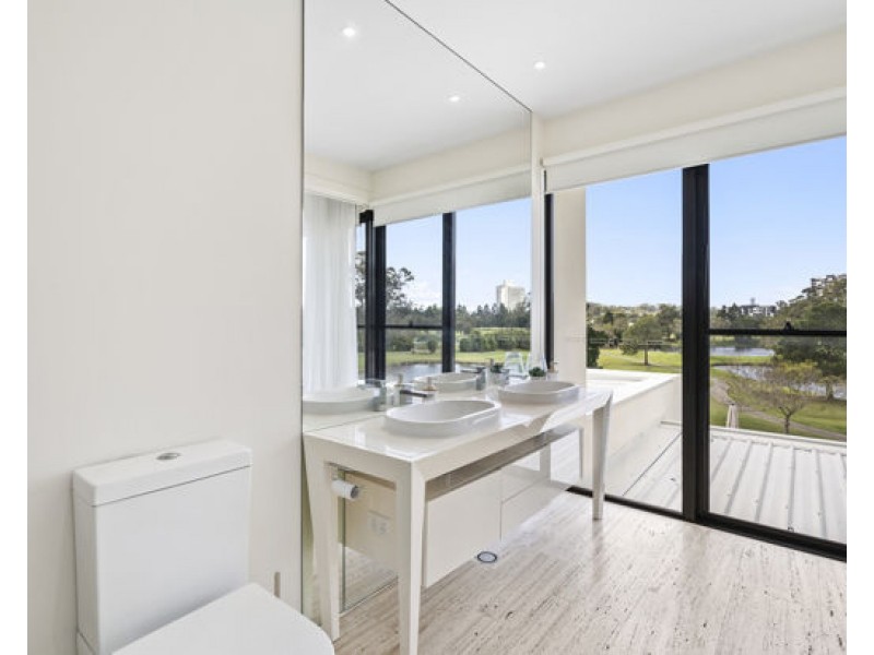 6 The Dress Circle, Benowa QLD 4217