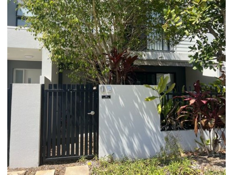 18 Mayfair Lane, Hope Island QLD 4212