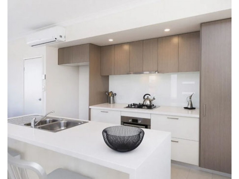 18 Mayfair Lane, Hope Island QLD 4212