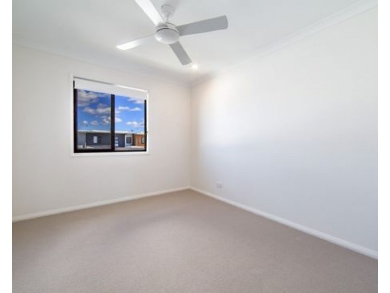 18 Mayfair Lane, Hope Island QLD 4212