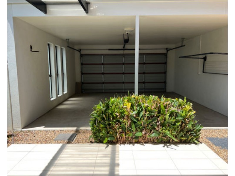 18 Mayfair Lane, Hope Island QLD 4212