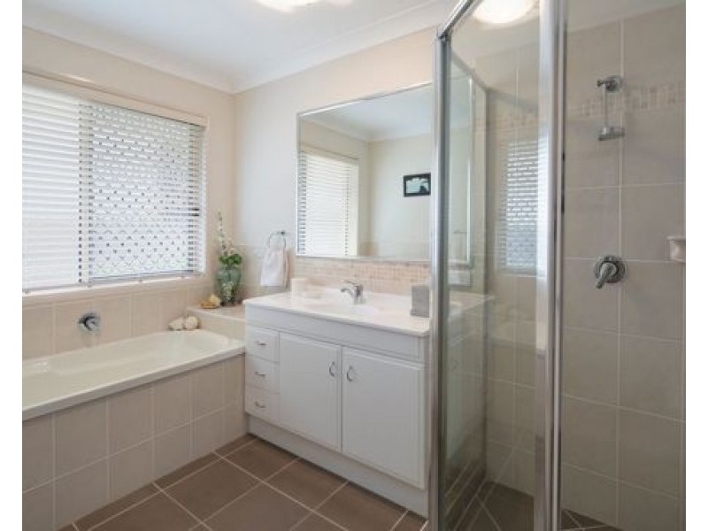 24 Baychester Place, Wakerley QLD 4154