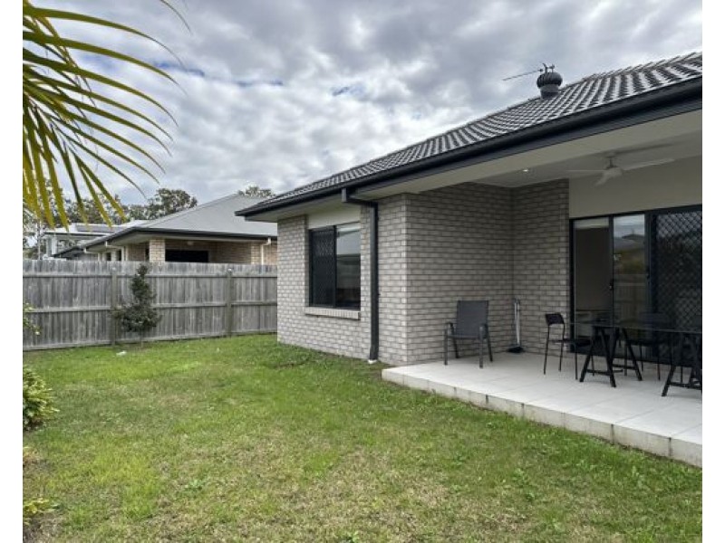 75 Greenview Circuit.Arundel, Arundel QLD 4214