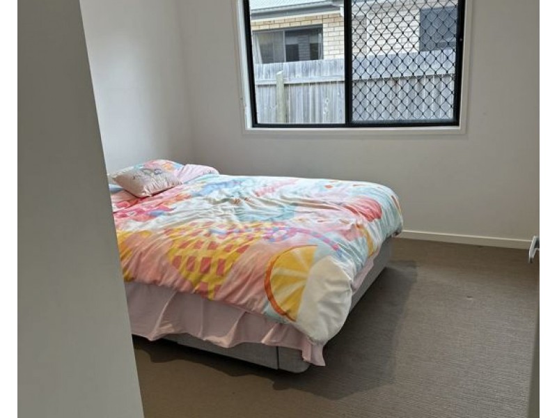 75 Greenview Circuit.Arundel, Arundel QLD 4214