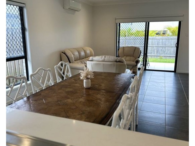 75 Greenview Circuit.Arundel, Arundel QLD 4214