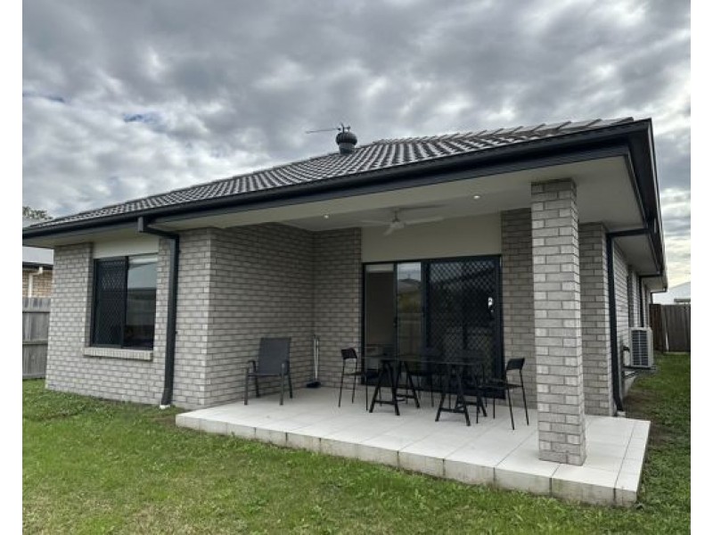 75 Greenview Circuit.Arundel, Arundel QLD 4214