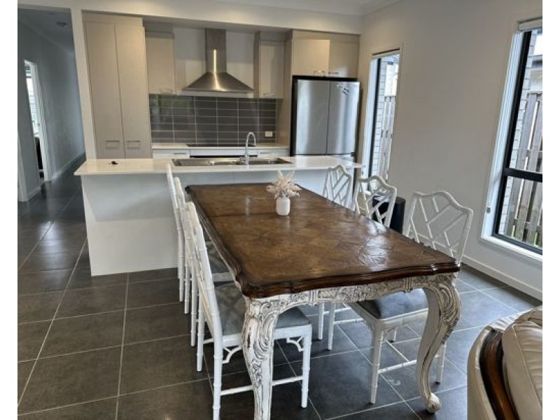 75 Greenview Circuit.Arundel, Arundel QLD 4214