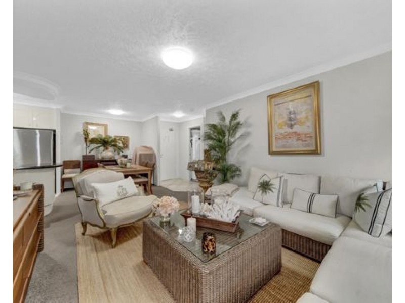 U602 8 Philip Avenue, Broadbeach QLD 4218