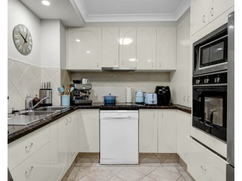 U602 8 Philip Avenue, Broadbeach QLD 4218