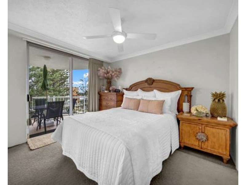 U602 8 Philip Avenue, Broadbeach QLD 4218