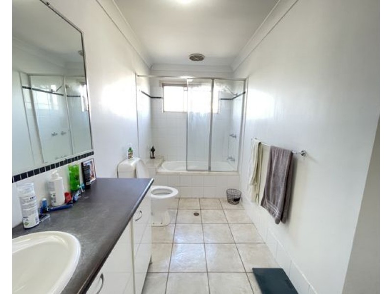 103 31 Archipelago St, Pacific Pines QLD 4211