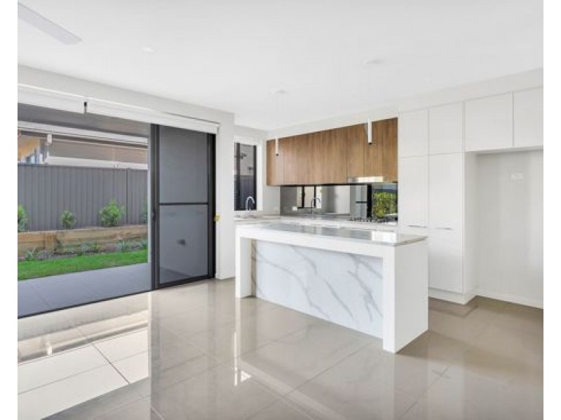 17/37 Sickle Avenue, Hope Island QLD 4212