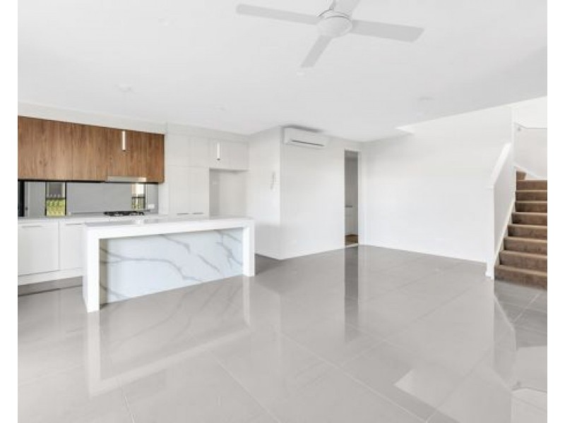 17/37 Sickle Avenue, Hope Island QLD 4212