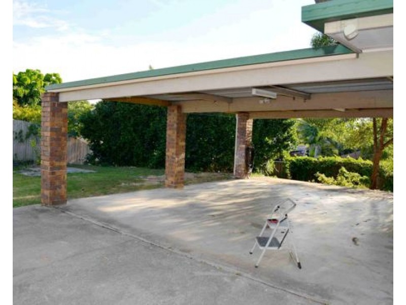 1 Peppertree St, Sinnamon Park QLD 4073
