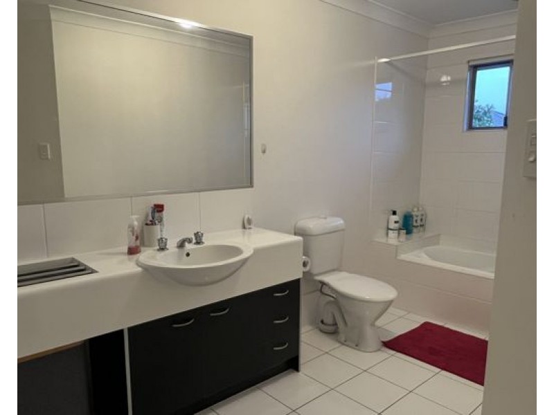 24 131 McAuley Parade, Pacific Pines QLD 4211