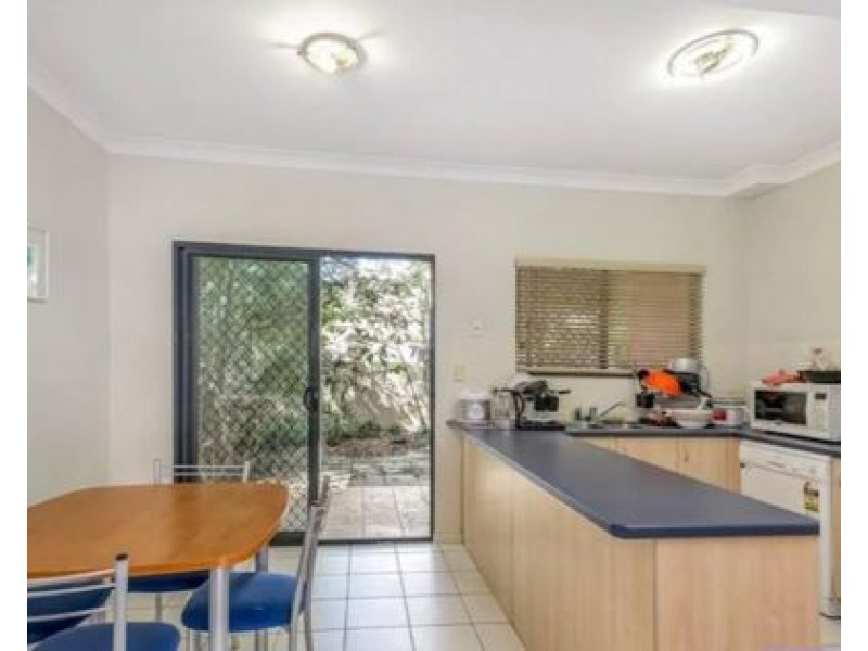 3/34 Warren Street, St Lucia QLD 4067