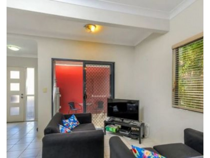 3/34 Warren Street, St Lucia QLD 4067