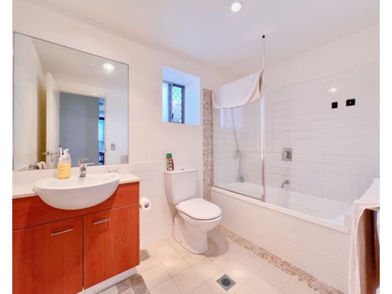 Unit 49/13-23 Bright Avenue, Labrador QLD 4215