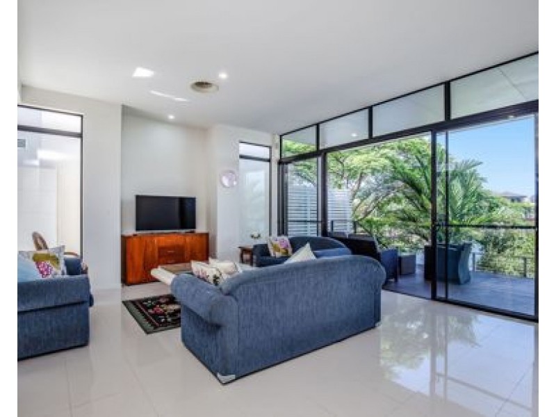 6065 LUGANO DRIVE, Hope Island QLD 4212