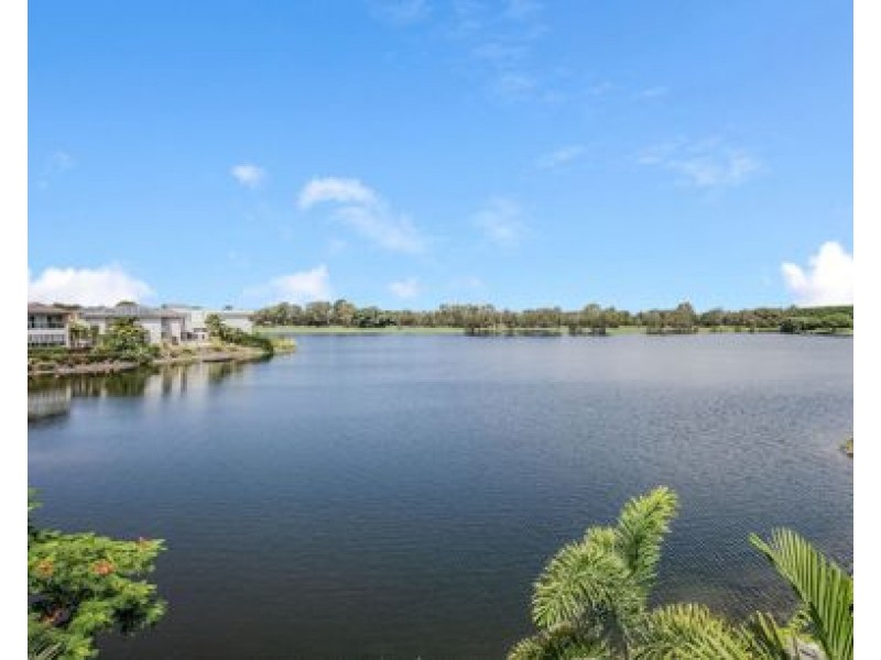 6065 LUGANO DRIVE, Hope Island QLD 4212